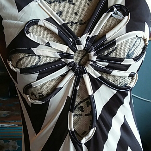 DRESS - Picture 3 of 4